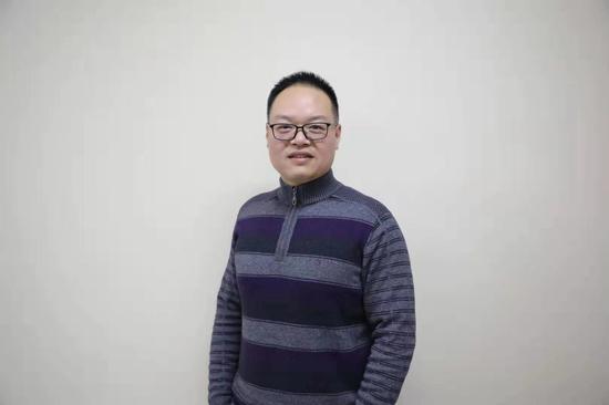 娄阳:电子及信息工程系副主任